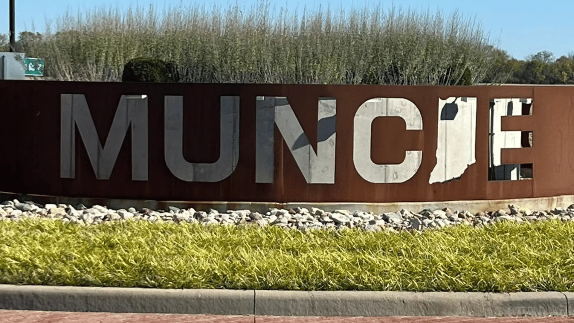 Muncie roundabout sign